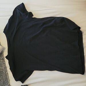 hollister black t-shirt